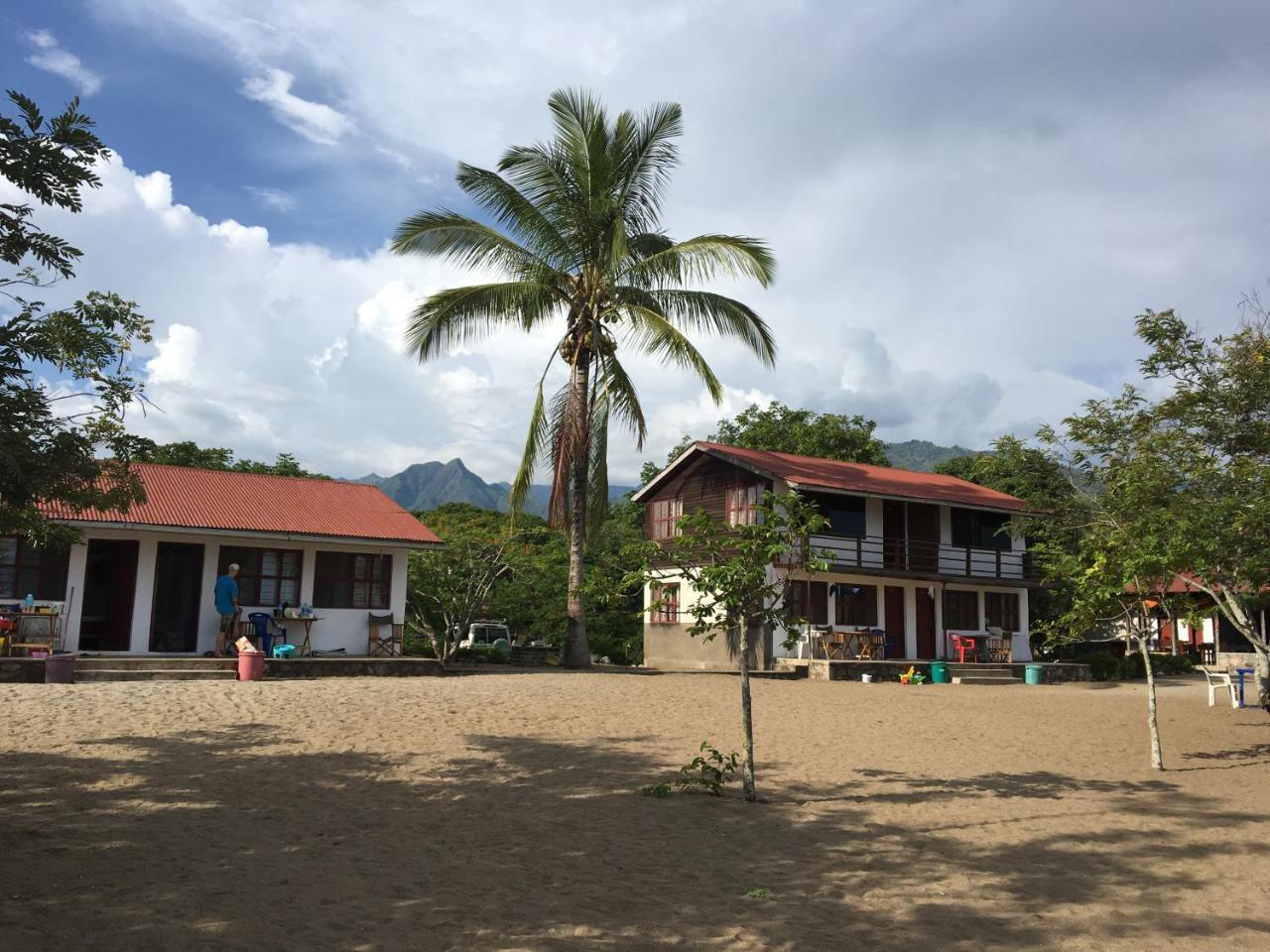 Matema Lake Shore Resort Екстериор снимка